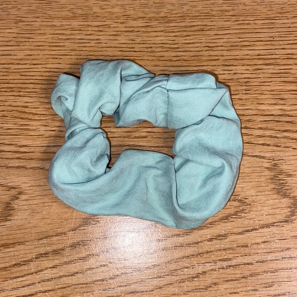 4 Pack Scrunchies - Hair Ties - Picture 3 of 5